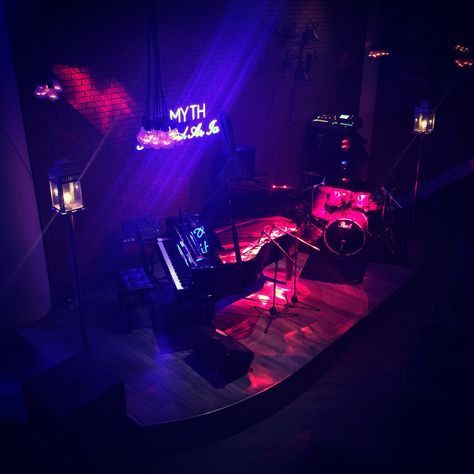 The stage is set... Speakeasy Decor, Bar Stage, Jazz Lounge, Nanjing China, Jazz Cafe, Damien Chazelle, Bookstore Cafe, Nightclub Design, Pub Design