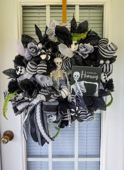 Front Door Swag, Happy Hallow, Roses Wreath, Spooky Ideas, Spooky Wreath, Home Decor Halloween, Witch Wreath, Halloween Wreaths, Halloween Ribbon