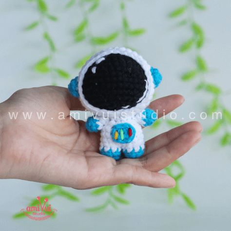 Planet Crochet Patterns Free, Amigurumi Astronaut Free Pattern, Crochet Astronaut Pattern Free, Astronaut Amigurumi, Crochet Astronaut, Space Crochet, Space Explorer, Easy Crochet Animals, Crocheting Ideas