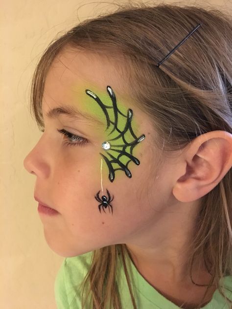 Easy Face Paint For Beginners, Witch Face Painting Kids, Halloween Face Painting Simple, Simple Spider Face Paint, Easy Cheek Face Painting, Halloween Face Paint Spider, Fun Halloween Face Paint, Small Halloween Face Paint Ideas, Simple Halloween Face Paint Ideas