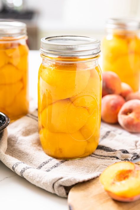 How to Can Peaches Canned Peach Pie Filling, Canned Peach Pie, How To Can Peaches, Freezing Peaches, Can Peaches, Wyse Guide, Canning Peaches, Peach Pie Filling, Canning Fruit