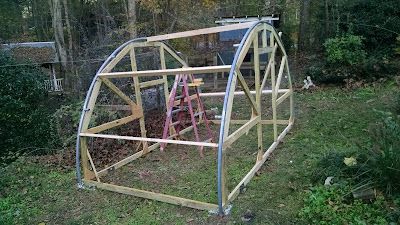 From Broken Trampoline to Awesome Polytunnel Diy Trampoline, Chicken Tractor, Diy Chicken, Diy Chicken Coop, Chicken Farm, Small Farm, Veggie Garden, Chicken Coop, Coop