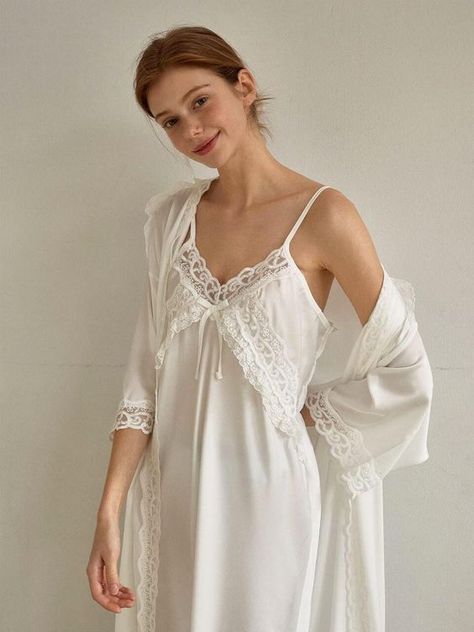 Nightgown Robe Set, Bridesmaid Getting Ready Dress, Silk White Nightgown, Vintage Bridal Nightgown, Nightgowns For Women Honeymoon, Night Gowns Aesthetic, White Nightgown Aesthetic, Cute Night Gowns, Bride Pajamas Getting Ready