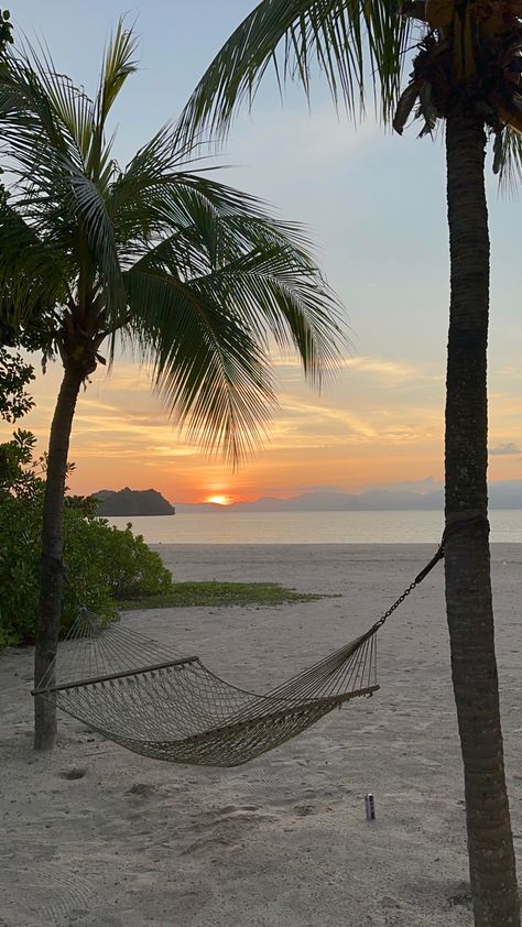 Langkawi Beach, Langkawi Malaysia, Malaysia Travel, Vientiane, Vacation Mood, Pretty Places, Sky Aesthetic, Island Life, Dream Destinations