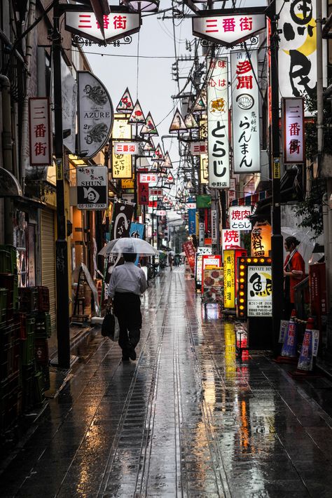 Rainy Tokyo, Places And Spaces, Travel Log, Places Around The World, In The Rain, Images Photos, The Rain, Rainy Day, Times Square