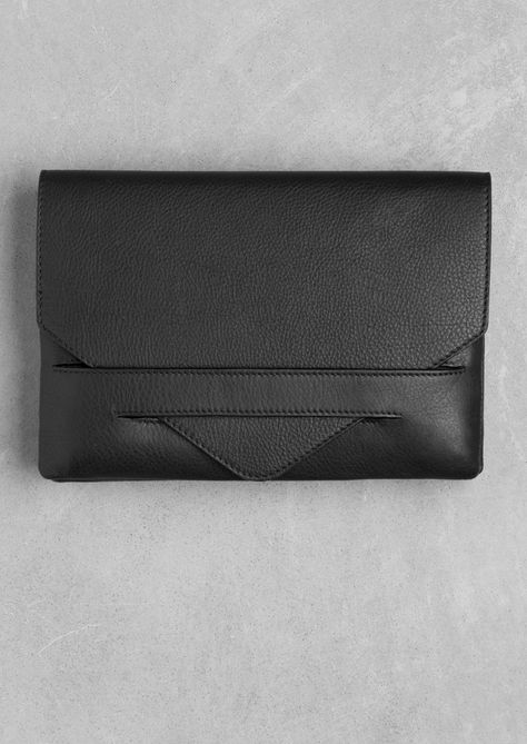 Minimalist Bags, Best Leather Wallet, Leather Laptop Sleeve, Diy Leather Bag, Minimalist Bag, Leather Laptop, Leather Projects, Leather Gifts, Leather Diy