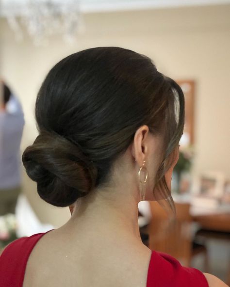 Elina Ntaskagianni on Instagram: “Chignon . . #chignon #weddinghair #classyhair #glowhair #behindthechair” Bridal Low Bun, Hairstyles For Gowns, Glow Hair, Wedding Lookbook, Dark Brunette, Bridal Hairstyle, Homecoming Hair, Low Bun, Wedding Hair And Makeup