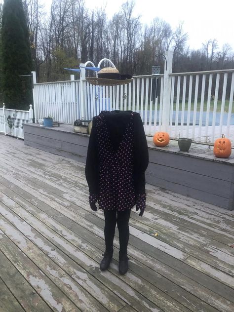 A Perfect DIY Invisible Girl Illusion Costume Invisible Halloween Costumes, Invisible Man Diy Costume, Invisible Person Costume, Invisible Head Costume, Diy Halloween Ghost Costume, Optical Illusion Halloween Costumes, How To Make Headless Costume, Diy Invisible Man Costume, Optical Illusion Costumes