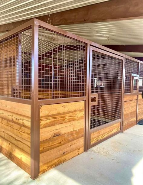 Horse Stall Ideas, Ranch Layout, Show Cattle Barn, Farm Layout Ideas, Stable Plans, Cattle Gate, Dog Enclosures, Dream Barn Stables, Pipe Fence