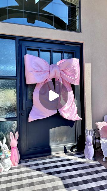 Diy Large Party Props, Giant Fabric Bow, Big Bow Decoration, Giant Bow Backdrop, Giant Bow Tutorial, Large Bows How To Make A, Diy Big Bows Decoration, Giant Wreath Diy, Diy Coquette Decor