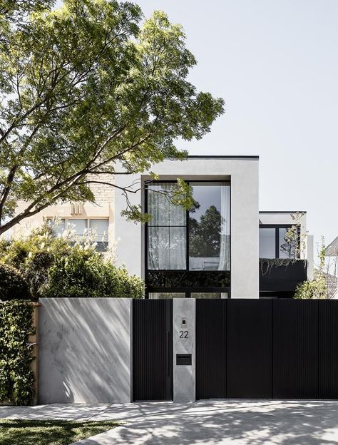 Minimalist Beach House, Houses Architecture, House Fence Design, Bungalow Renovation, House Gate Design, Australian Homes, Fence Design, Gate Design, Facade House