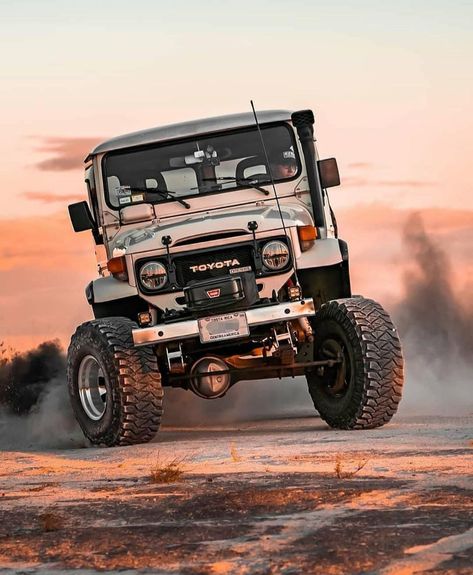 Most Luxurious Car, Fj40 Landcruiser, Custom Bikes Cafe Racers, Cool Truck Accessories, Toyota Fj40, Suv For Sale, Car Organization, Project Cars, Expedition Truck