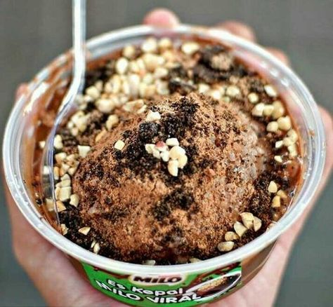 how to make ice kepal own milo delicious and simple — Steemit Milo Ice, Milo Recipe, Icee Recipe, Oreo Biscuits, Milk Brands, Famous Chocolate, Month Of Ramadan, Choco Chips, Chocolate Powder