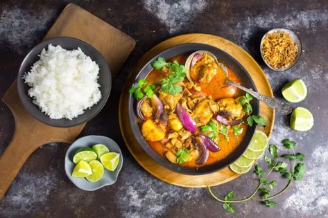 Chicken Massaman Curry with Wheat Beer - Nerds with Knives Chicken Massaman, Chicken Massaman Curry, Massaman Curry Paste, Curried Butternut Squash Soup, Massaman Curry, Meat Recipe, Wheat Beer, Thai Dishes, Serious Eats