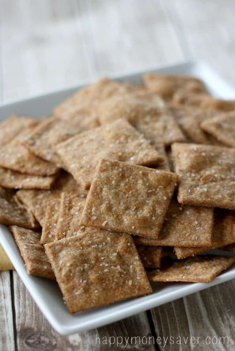 Homemade Wheat Crackers, Wheat Crackers Recipe, Homemade Crackers Recipe, Make Your Own Crackers, Healthy Crackers, Wheat Crackers, Wheat Thins, Savoury Biscuits, Homemade Breads