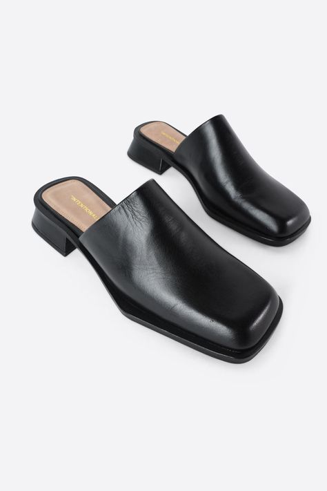 FLUME HEELED SANDAL Black Heeled Mules Outfit, Heel Mules Outfit, Mules Outfit, Black Mule, Heeled Mule, Black Mules, Hip Style, Shoe Inspo, Slip On Mules