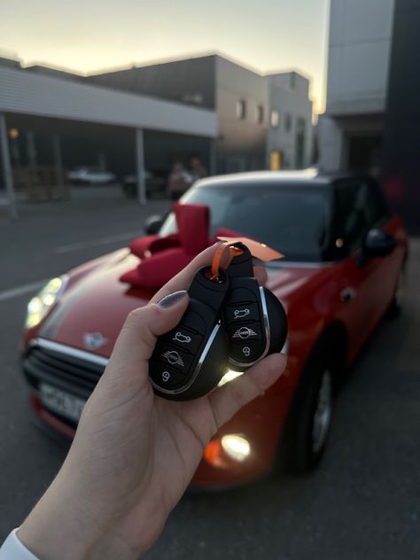 Mini Cooper Snap, Red Mini Cooper Aesthetic, Mini Cooper Countryman Aesthetic, Minicooper Mini Coopers, Mini Cooper Aesthetic, Dream Board Pictures, Red Mini Cooper, Small Luxury Cars, Mini Copper