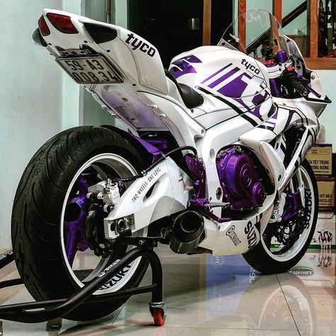 @вrwneydвeaυтy00💋 Purple Motorcycle, Motor Balap, Tmax Yamaha, Мотоциклы Harley Davidson, Motocross Love, Image Moto, Custom Street Bikes, Custom Sport Bikes, Suzuki Gsx R