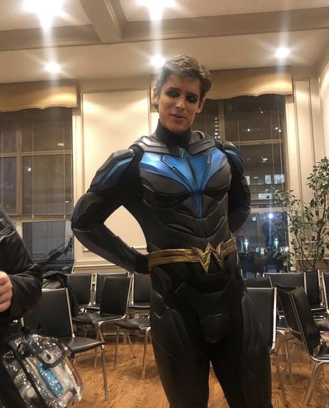 Titans Behind The Scenes, Teen Titans Cast, Conor Leslie, Mr Ben, Dc Titans, Titans Tv Series, Brenton Thwaites, Nightwing And Starfire, Hot British Men