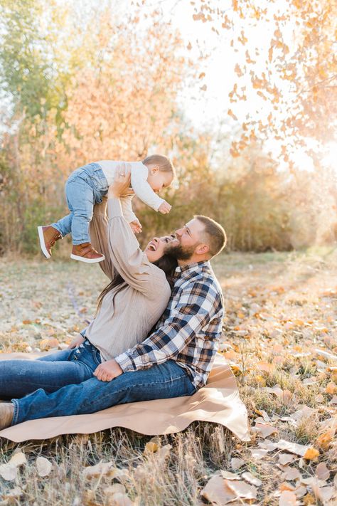 Potter Family | Dreamy Fall Pictures - danasophiaphotography.com Family Christmas Picture Outfits, Christmas Pictures With Baby, Family Christmas Pictures Outdoor, Christmas Picture Outfits, 2024 Photoshoot, Fall Photoshoot Family, Potter Family, First Family Photos, Month Pictures