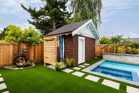 pool house with bathroom Mini Pool House Ideas, Pool Baths, Small Pool House With Bedroom, Tiny Pool House With Bathroom, Backyard Pool Bathroom Ideas, Small Pool Cabana With Bathroom, Outdoor Pool Room, Bathroom Shed Ideas, Pool House Ideas With Bathroom