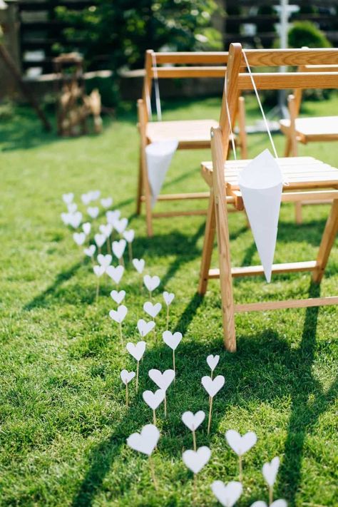 Wedding On A Budget, Cheap Wedding Decorations, Idee Babyshower, Cheap Wedding Venues, Wedding Altars, Rustic Wedding Diy, Cocktail Wedding, Affordable Wedding Venues, Cocktail Menu