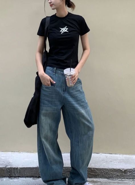 Korean Street Style Women, Ulzzang Clothes, Korean Fashion Grunge, Wide Leg Denim Pants, Outfit Korean, 사진 촬영 포즈, 가을 패션, Cargo Jeans, Casual Style Outfits