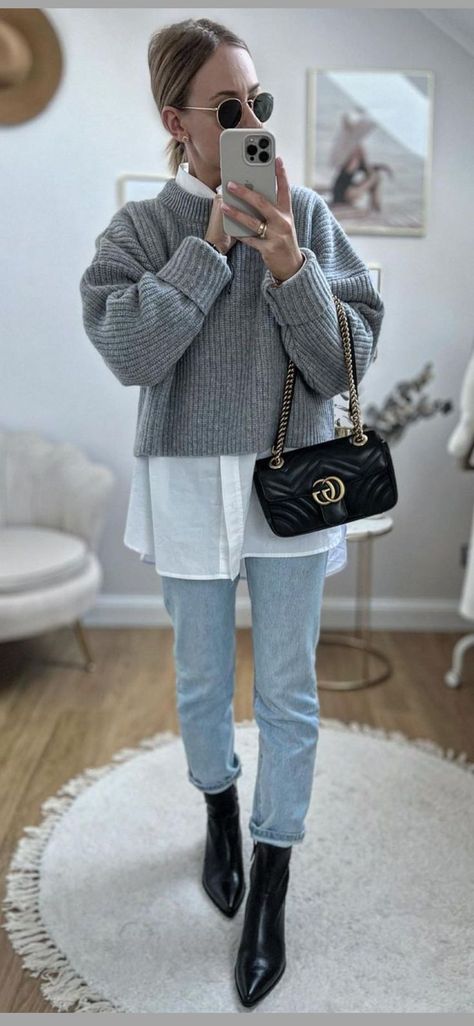 7 Trendy Mom Outfits for Stylish Comfort this Fall Cold Winter Outfits 2023 Trends, Women Outfit Style, Outfit Winter Ideas, Chic Mom Outfits, Mom Outfits Winter, Brunch Outfits Fall, Mom Jeans Outfit Winter, Mom Outfits Fall, Casual Brunch Outfit