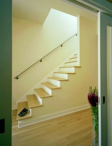 Really want to do this in the hall to open the space up, the railing looks tacky Open Staircase Ideas, Open Basement Stairs, Banister Remodel, Open Basement, Basement Stairs Ideas, Open Stairs, Attic Lighting, Contemporary Staircase, Attic House