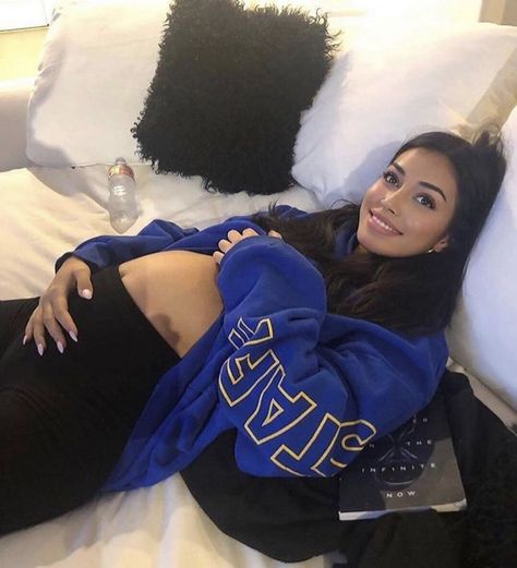 Cindy Wolfie, Hypebeast Women, Pregnancy Belly Photos, Highsnobiety Fashion, Aesthetic Outfits Men, Cindy Kimberly, Arab Women, Pregnant Belly, The Goal