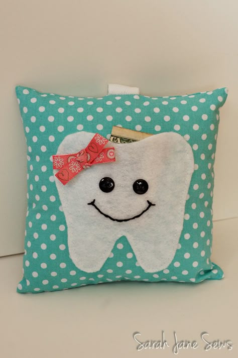 Pirate Tooth Fairy Pillow, Tooth Fairy Cushion, Sewing Pillow Patterns, Tooth Fairy Pillow Diy, Sewing Pillows Ideas, Tooth Fairy Pillow Pattern, Karneval Diy, Tooth Fairy Receipt, Fairy Pillows