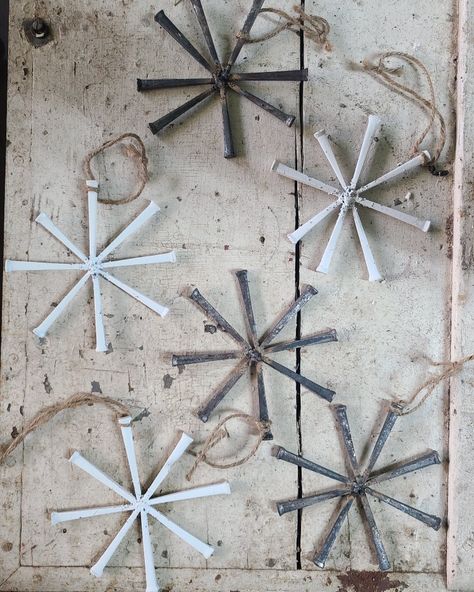 Hand welded upcycled nails into fun rustic snowflake ornaments! Nuts And Bolts Christmas Ornaments, Welded Christmas Decor, Welded Christmas Ornaments, Welded Ornaments, Tree Ornament Ideas, Nail Ornament, Blacksmith Ideas, Thumb Book, Sanding Wood