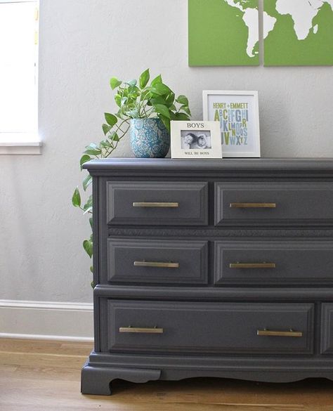 Wood dresser painted with dark gray chalk paint |#paintedfurniture #chalkpaint Dresser Chalk Paint Makeover, Charcoal Gray Dresser, Dark Gray Painted Furniture, Dark Grey Painted Furniture, Dark Grey Furniture Bedroom, Repainted Dresser Ideas, Dark Grey Furniture, Gray Dresser Makeover, Hammock House