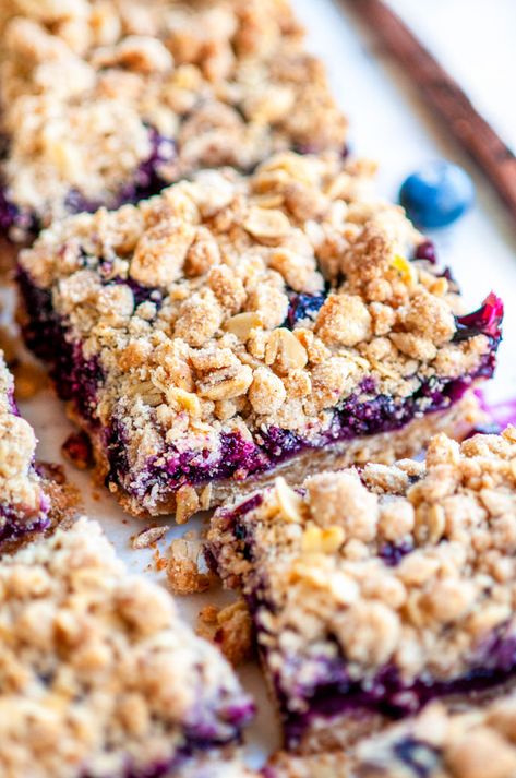 Blueberry Crumble Bars - Sweet, juicy, fresh blueberries and a buttery crumble topping elevate this delicious summer dessert. From aberdeenskitchen.com #blueberry #crumble #bars #baking #recipe #summer #dessert Easy Blueberry Crumble, Blueberry Crumb Bars, Homemade Blueberry Pie, Streusel Bars, Blueberry Crumble Bars, Blueberry Filling, Life Made Simple, Crumb Bars, Blueberry Pie Filling