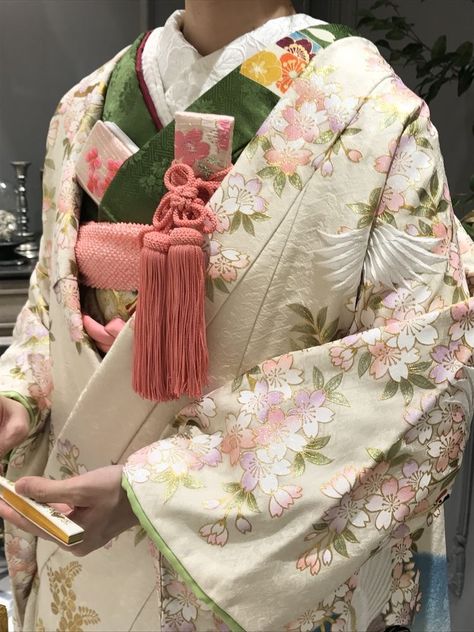 Taisho Roman, Japanese Traditional Clothing, Cute Kimonos, Traditional Japanese Kimono, Kimono Yukata, Kimono Design, Asian Culture, Japan Culture, Japan Aesthetic