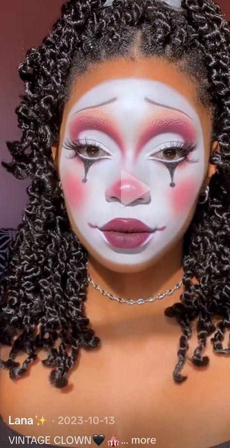 Clown Makeup Black, Makeup Black Woman, Cute Clown Makeup, Scary Clown Makeup, Funky Makeup, Pierrot Clown, Creepy Halloween Makeup, Face Paint Makeup, Halloween Makeup Scary