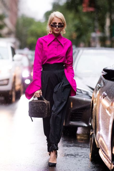 Fuchsia Outfit, Neon Pink Shirts, Pink Street, New York Fashion Week Street Style, New Street Style, Nyfw Street Style, Women Fashion Edgy, Event Outfit, Fashion Footwear