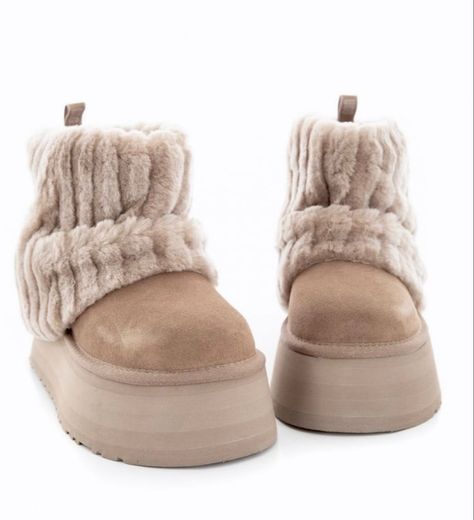 Christmas Wishlist For Teens, Cute Uggs, Fluffy Shoes, Dr Shoes, Ugg Classic Mini, Girly Shoes, Aesthetic Shoes, Swag Shoes, Ugg Classic