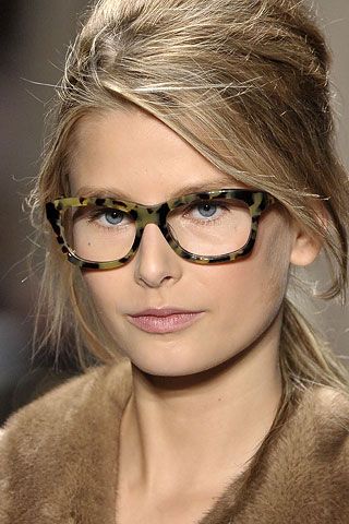 Hair Colour For Green Eyes, Tortoise Shell Glasses, Pastel Outfit, Fashion Eye Glasses, New Glasses, Wearing Glasses, Girls With Glasses, Womens Glasses, Glasses Fashion