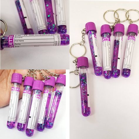 Phlebotomy Keychain, Diy Nursing, Creative Money Gifts, Nursing Accessories, Phlebotomy, The Tube, Keychain Design, Diy Resin Crafts, Money Gift