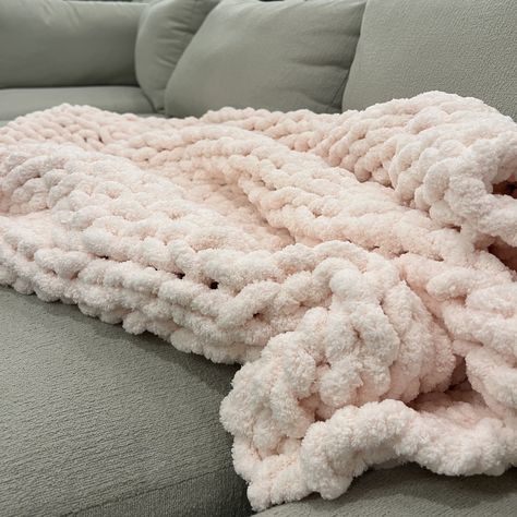 Light Pink Throw Blanket, Preppy Blanket, Crocheting Blanket, Yarn Aesthetic, Crochet Blanket Patterns Free, Bubble Blanket, Vibey Room, Girl Apartment Decor, Pink Throw Blanket