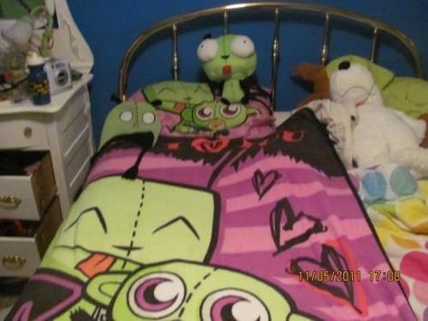 Kawaii, Emo Rooms, Scene Kid Room, Emo Room, Scene Bedroom, Scene Room, Scene Aesthetic, 2010s Nostalgia, Scene Core