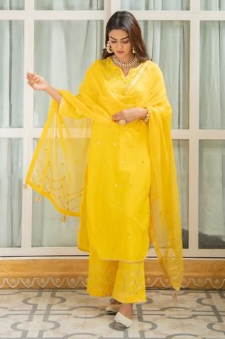 Shop for Maison Shefali Yellow Cotton Mirror Embellished Kurta Set for Women Online at Aza Fashions Suits For Women Indian, Palazzo Kurta, Yellow Kurti, Haldi Outfits, Yellow Mirrors, Kurta Patterns, Fancy Kurti, Kurta Palazzo, Kurtis With Pants