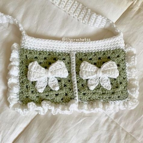 mini bow bag small crochet bag aesthetic #small rochetbagaesthetic #crochet #crochetbag #crochetbags 2.994 Crochet Bag Aesthetic, Free Crochet Bag Patterns, Small Crochet Bag, Grandma Era, Crochet Store, Woolen Craft, Crochet Tutorial Pattern, Free Crochet Bag, Beginner Crochet Tutorial