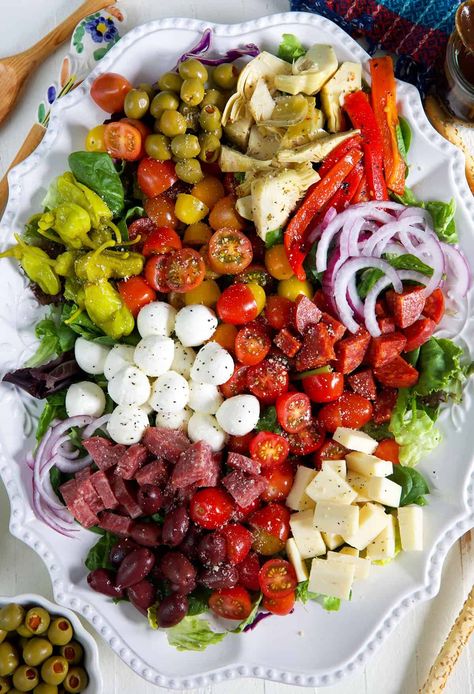 Antipasto Salad - The Suburban Soapbox Easy Antipasto Salad, Easy Antipasto, Ww Salads, Antipasto Salad Recipe, Italian Antipasto, Antipasto Salad, Antipasto Platter, Hearty Salads, Best Salad Recipes