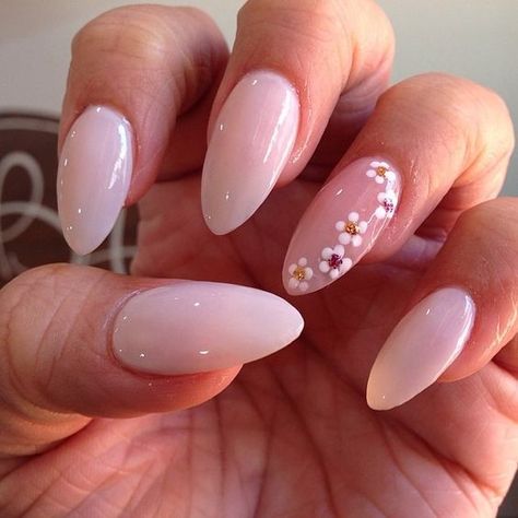 Daisy Nails, Neutral Nails, Elegant Nails, Dream Nails, Classy Nails, Pretty Acrylic Nails, Floral Nails, Short Acrylic Nails, Nail Arts