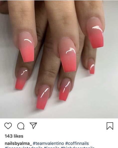 Nail Art Ombre Color Combos, Three Color Ombre Nails, Pink And Red Ombré Nails, Umbra Nails Ombre, Ombre Nails Colors Combinations, Dark Pink Ombre Nails, Peach Ombre Nails, Sunset Ombre Nails, Ombre Pink Nails