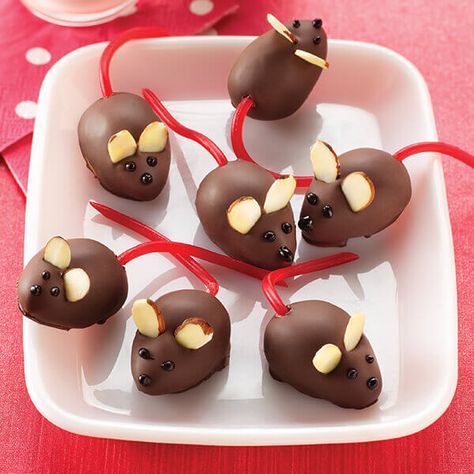 Peanut Butter Christmas Mice from Land O'Lakes Peanut Butter Mouse, Chocolate Mice, Mouse Recipes, Butter Cookies Christmas, Christmas Mice, Candy Recipes Homemade, Land O Lakes, Best Christmas Cookies, Butter Cookies Recipe