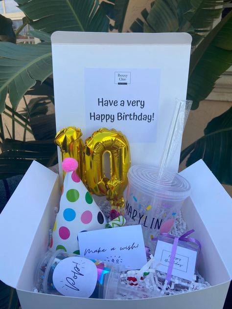 Birthday Kit Ideas, Birthday Box For Mom, Birthday Box For Daughter, Bff Birthday Box Ideas, Birthday In A Box Ideas Diy, Birthday Box Ideas For Daughter, Birthday Packaging, Birthday In A Box Ideas, Birthday In A Box