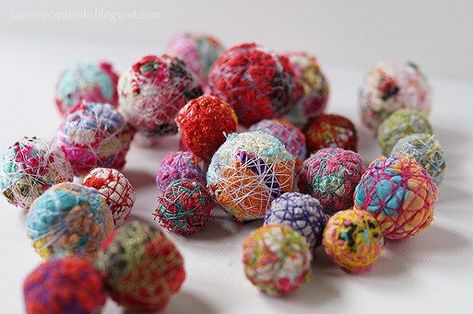 Tutorial: Scrap fabric beads                                                                                                                                                      More Bead Sewing, Fabric Beads Diy, Fabric Stash Buster, Fabric Balls, Scrap Fabric Crafts, Fiber Jewelry, Scrap Fabric, Fabric Necklace, Leftover Fabric